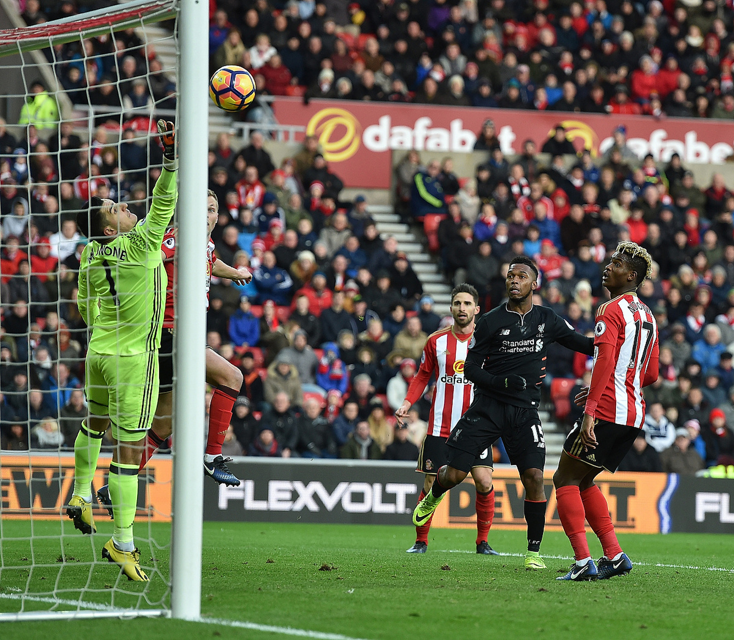 开云体育-姆巴佩回归赛场，赛事规则更新首场状态亮眼，湖人观众沸腾！-开云体育